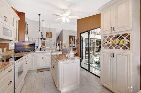 8240 Waterline Drive, Boynton Beach FL - photo 16 of 47