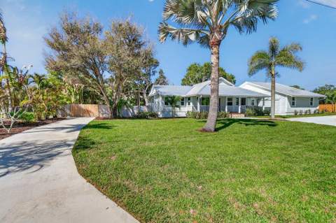 2366 SE Country Club Lane, Stuart FL - photo 8 of 53