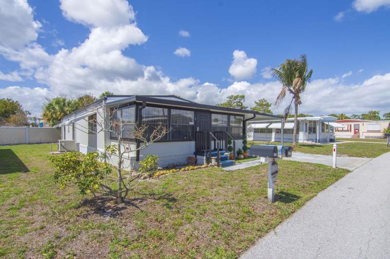 2 bedroom Manufactured Home at 2520 SE Penny Lane, Leisure Village Mobile Hm Pk Unrec Co-Op, Stuart — photo 3