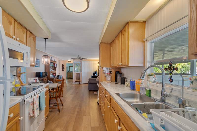 2 bedroom Manufactured Home at 2520 SE Penny Lane, Leisure Village Mobile Hm Pk Unrec Co-Op, Stuart — photo 4