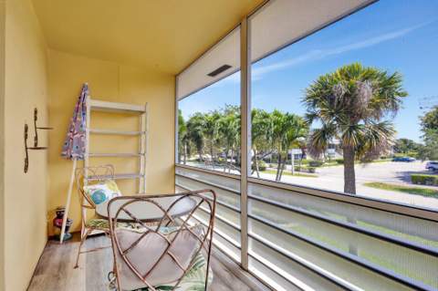 52 Plymouth F, West Palm Beach FL - photo 6 of 37