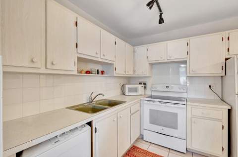 52 Plymouth F, West Palm Beach FL - photo 11 of 37
