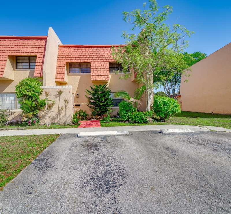 4 bedroom Townhouse at 7 Ann Lee Lane, Shaker Village Phase 1, Tamarac — photo 1