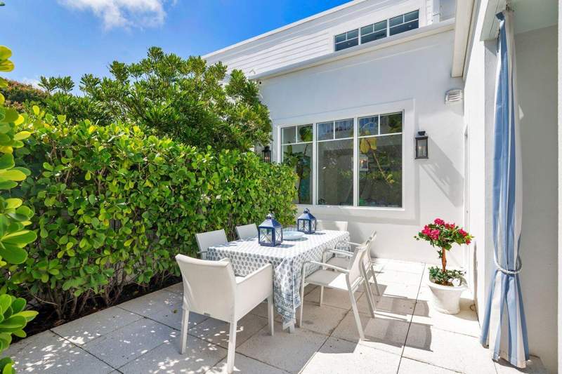 4 bedroom Single Family Residence at 129 S Flagler Promenade, Estates Of South Palm Beach, West Palm Beach — photo 5