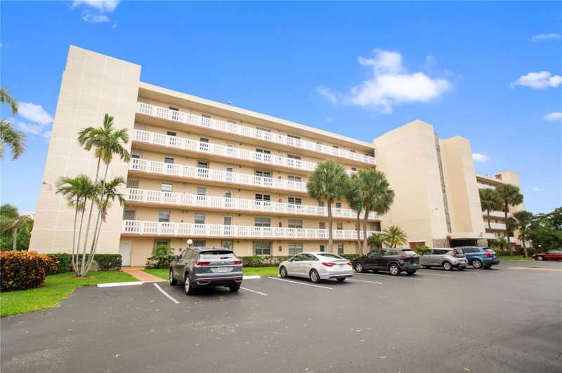 2 bedroom Condominium at 101 SE 3rd Avenue #605, Meadowbrook Lakes, Dania Beach — photo 1