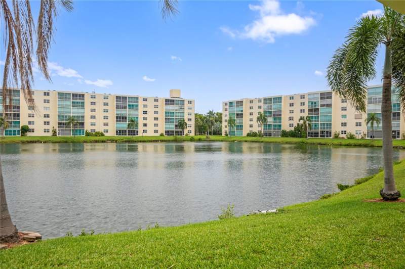 2 bedroom Condominium at 101 SE 3rd Avenue #605, Meadowbrook Lakes, Dania Beach — photo 3
