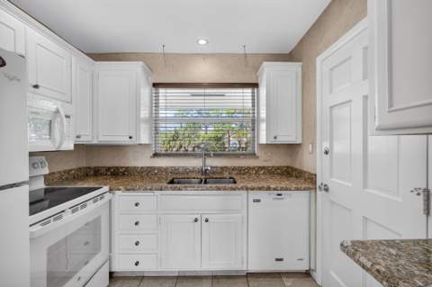 478 Tequesta Drive #205, Tequesta FL - photo 7 of 50