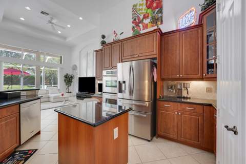 8197 Butler Greenwood Drive, West Palm Beach FL - photo 10 of 46