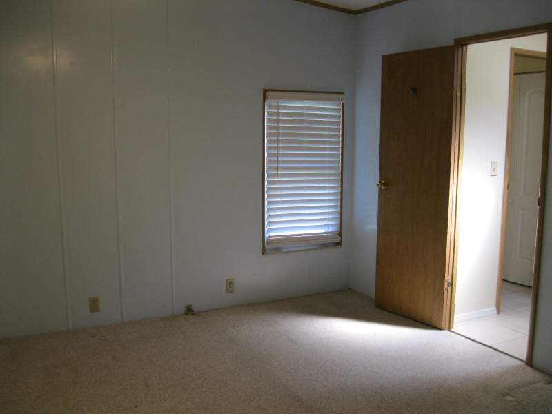 2 bedroom Manufactured Home at 493 Hemingway Terrace, Tropical Isles, Fort Pierce — photo 4