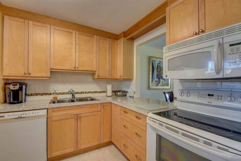 2 bedroom Villa at 307 Lake Evelyn Drive, Golden Lakes Village Condo 1 Thru 13-A, West Palm Beach — photo 5