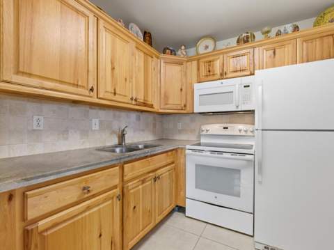 480 Horizons #208, Boynton Beach FL - photo 11 of 41