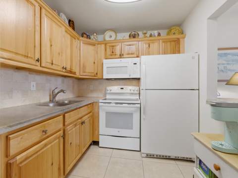 480 Horizons #208, Boynton Beach FL - photo 12 of 41
