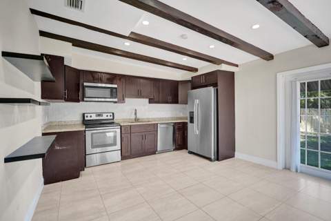 131 NE 51st Street, Oakland Park FL - photo 7 of 22
