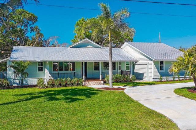 2366 SE Country Club Lane
