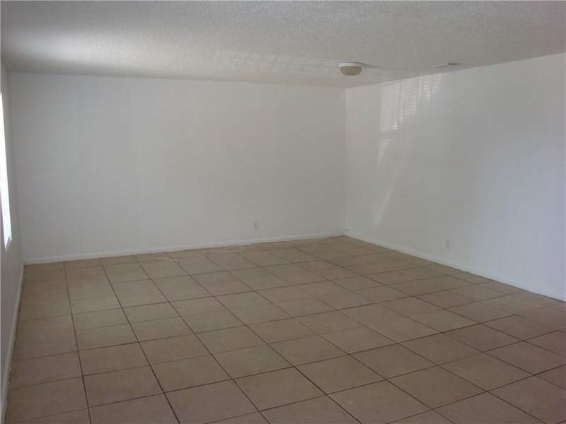 4 bedroom Townhouse at 1633 W 28th Street #B, Acrehome Park, Riviera Beach — photo 3