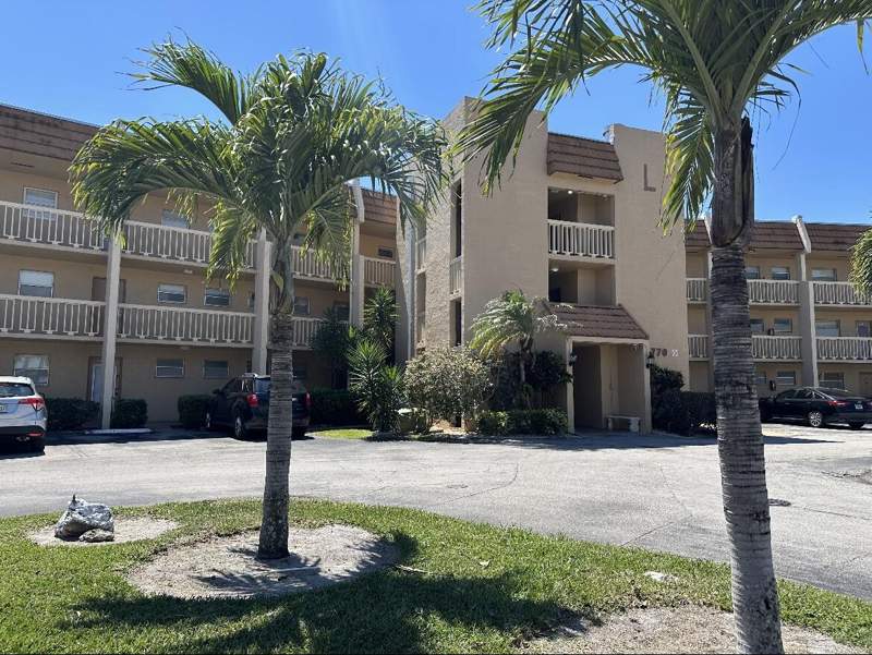 1 bedroom Condominium at 6770 Royal Palm Boulevard #207l, Royal Park Gardens Ii-L Condo, Margate — photo 2
