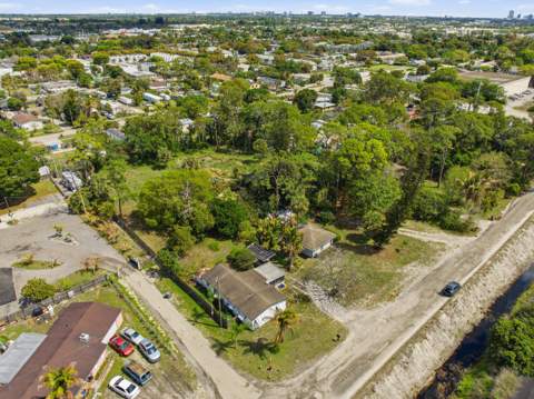 5133 Pine Grove Drive, West Palm Beach FL - photo 14 of 27