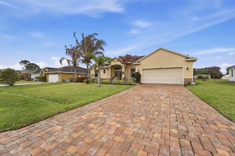 4 bedroom Single Family Residence at 6988 NW Hartney Way, Port St Lucie Section 43, Port St. Lucie — photo 1