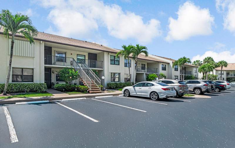 2 bedroom Condominium at 7915 Willow Spring Drive #1223, Gardens Of Willow Bend Condos, Lake Worth — photo 2