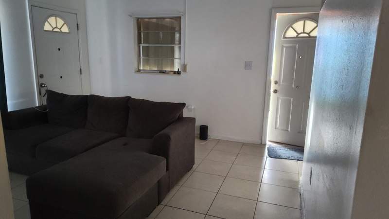 2 bedroom Single Family Residence at 1906 N Avenue, Southern Pines, Fort Pierce — photo 2