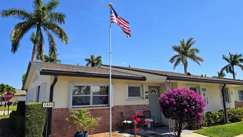 2 bedroom Villa at 2800 Ashley Drive #B, Cresthaven Villas 2 Condo, West Palm Beach — photo 2
