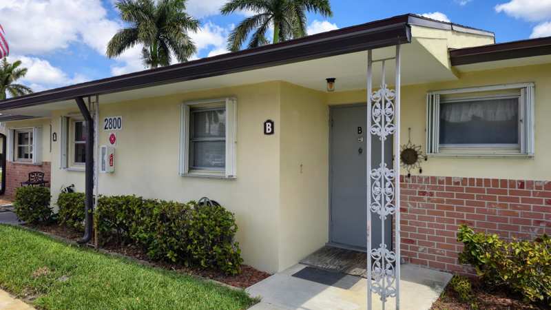 2 bedroom Villa at 2800 Ashley Drive #B, Cresthaven Villas 2 Condo, West Palm Beach — photo 1