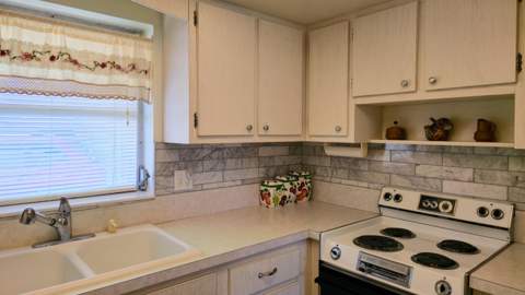 2800 Ashley Drive #B, West Palm Beach FL - photo 6 of 35