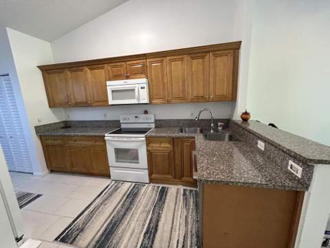 7207 Le Chalet Boulevard, Boynton Beach FL - photo 8 of 31