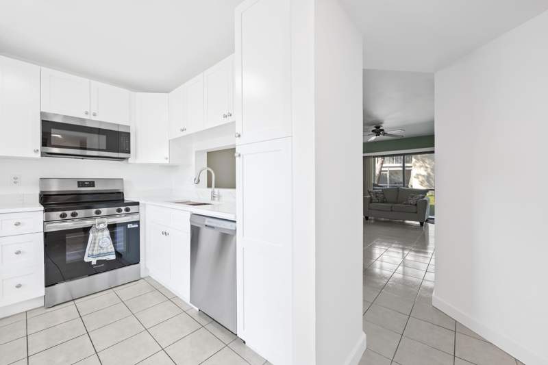 2 bedroom Condominium at 5570 Lakeside Drive #102, Viewpointe Condo, Margate — photo 4