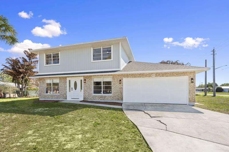 5 bedroom Single Family Residence at 405 NE Midvale Street, Port St Lucie Section 26, Port St. Lucie — photo 5