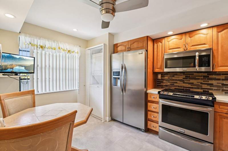 1 bedroom Condominium at 1101 Colony Point Circle #404, Colony Point 4 Condo, Pembroke Pines — photo 2