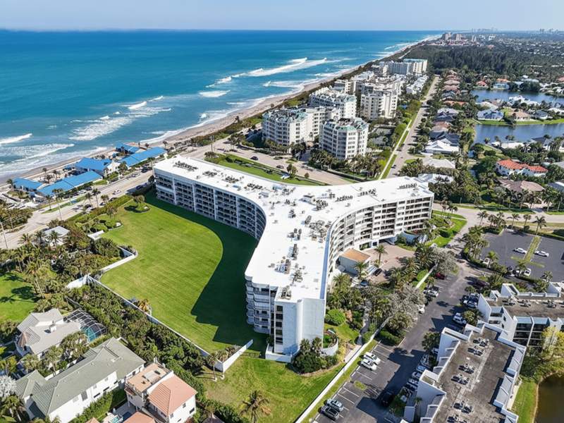 2 bedroom Condominium at 1300 S Highway A1a #320, Oceancrest Condo Apts, Jupiter — photo 2