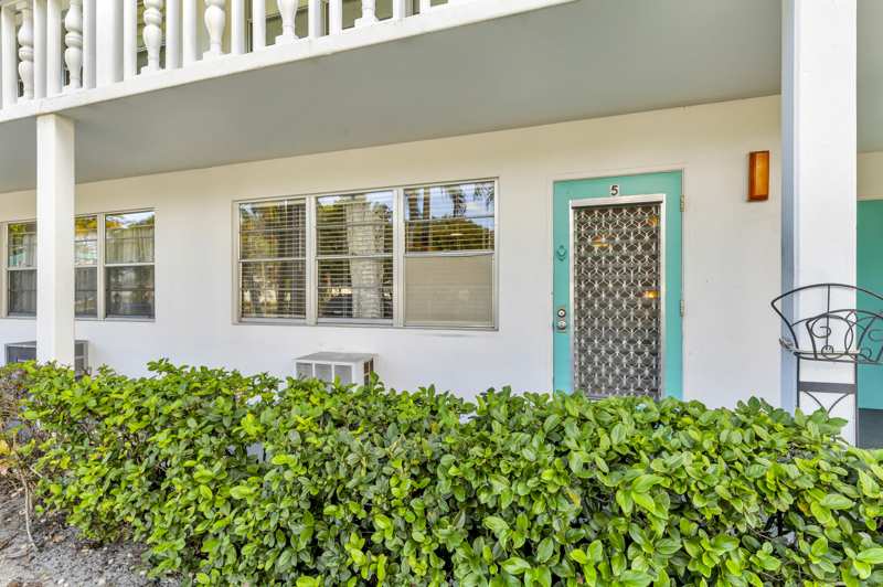 1 bedroom Condominium at 5 Newport A, Century Village Newport A, Deerfield Beach — photo 1