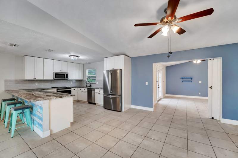 3 bedroom Single Family Residence at 1918 SE Cheltenham Street, Port St Lucie Section 10, Port St. Lucie — photo 5
