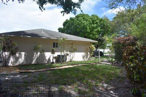 465 NW 20th Avenue, Pompano Beach FL - photo 11 of 21
