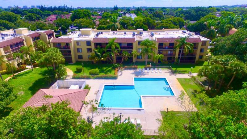 2 bedroom Condominium at 737 SE 1st Way #306, Vista Gardens I Condo, Deerfield Beach — photo 2