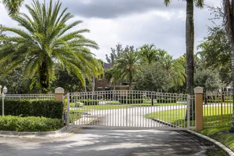 9900 Winding Rdg Lane, Davie FL - photo 7 of 8
