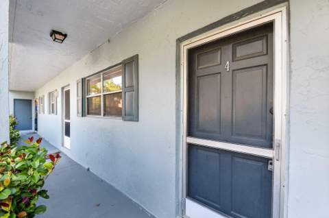 1432 S Lakeside Drive #4, Lake Worth Beach FL - photo 10 of 61