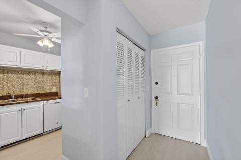 1432 S Lakeside Drive #4, Lake Worth Beach FL - photo 12 of 61