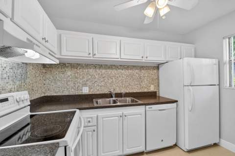 1432 S Lakeside Drive #4, Lake Worth Beach FL - photo 13 of 61