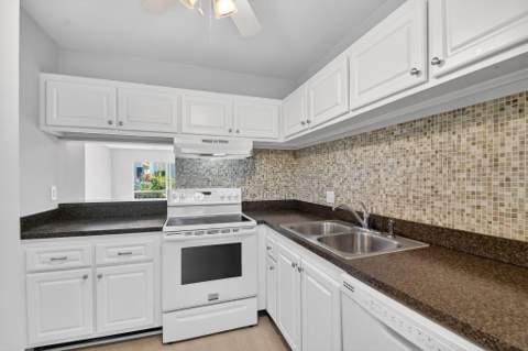 1432 S Lakeside Drive #4, Lake Worth Beach FL - photo 14 of 61