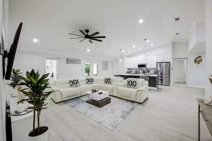4 bedroom Single Family Residence at 11038 Persimmon Boulevard, West Palm Beach, West Palm Beach — photo 2