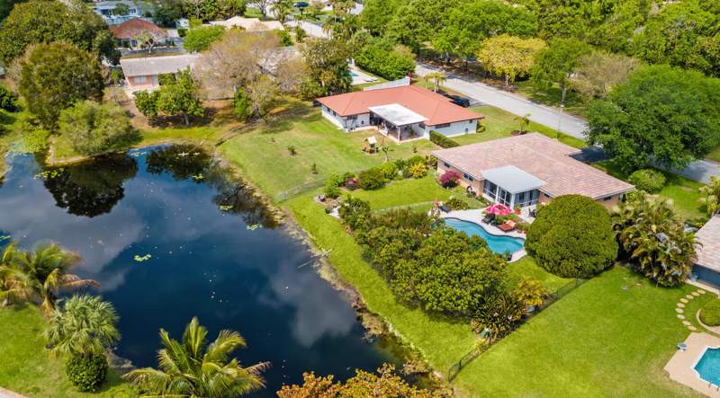 4 bedroom Single Family Residence at 10170 NW 39th Court, Coral Springs Lakes, Coral Springs — photo 4