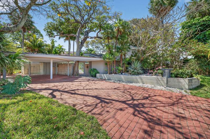 4 bedroom Single Family Residence at 2040 Coral Reef Drive, Bel-Air Isle, Lauderdale-By-The-Sea — photo 3