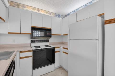 5415 Verona Drive #F, Boynton Beach FL - photo 10 of 62