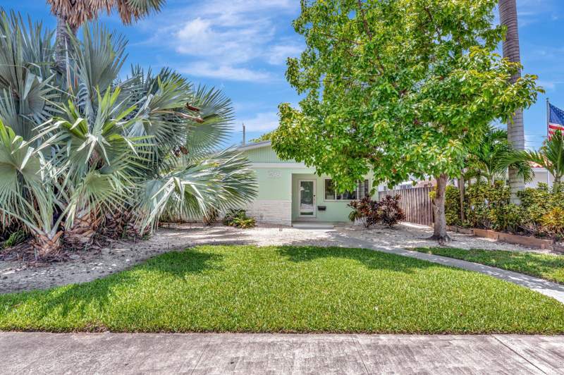 2 bedroom Single Family Residence at 1246 Johnson Street, Hollywood Lakes Section, Hollywood — photo 4