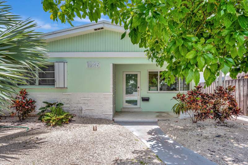 2 bedroom Single Family Residence at 1246 Johnson Street, Hollywood Lakes Section, Hollywood — photo 3