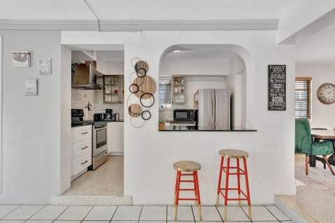 1246 Johnson Street, Hollywood FL - photo 12 of 43