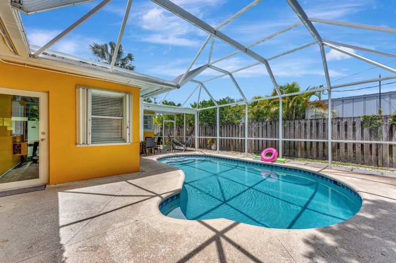 2 bedroom Single Family Residence at 1246 Johnson Street, Hollywood Lakes Section, Hollywood — photo 1