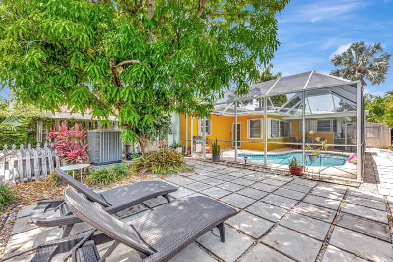 2 bedroom Single Family Residence at 1246 Johnson Street, Hollywood Lakes Section, Hollywood — photo 2